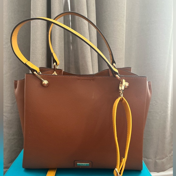 ALDO BROWN MEDIUM SIZE PURSE - Picture 2 of 6